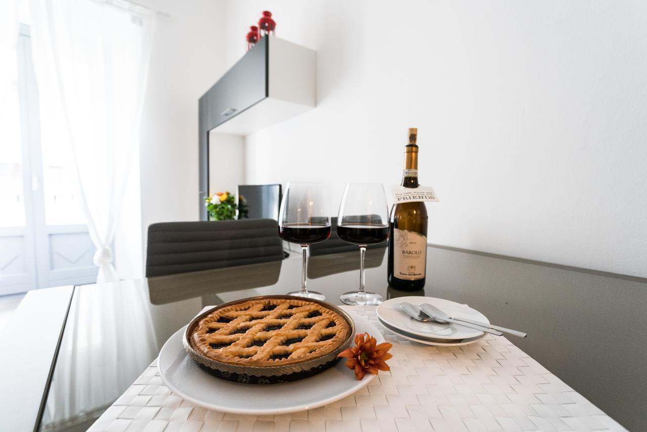 Central & Modern Apartment By Rent All Комо Екстер'єр фото