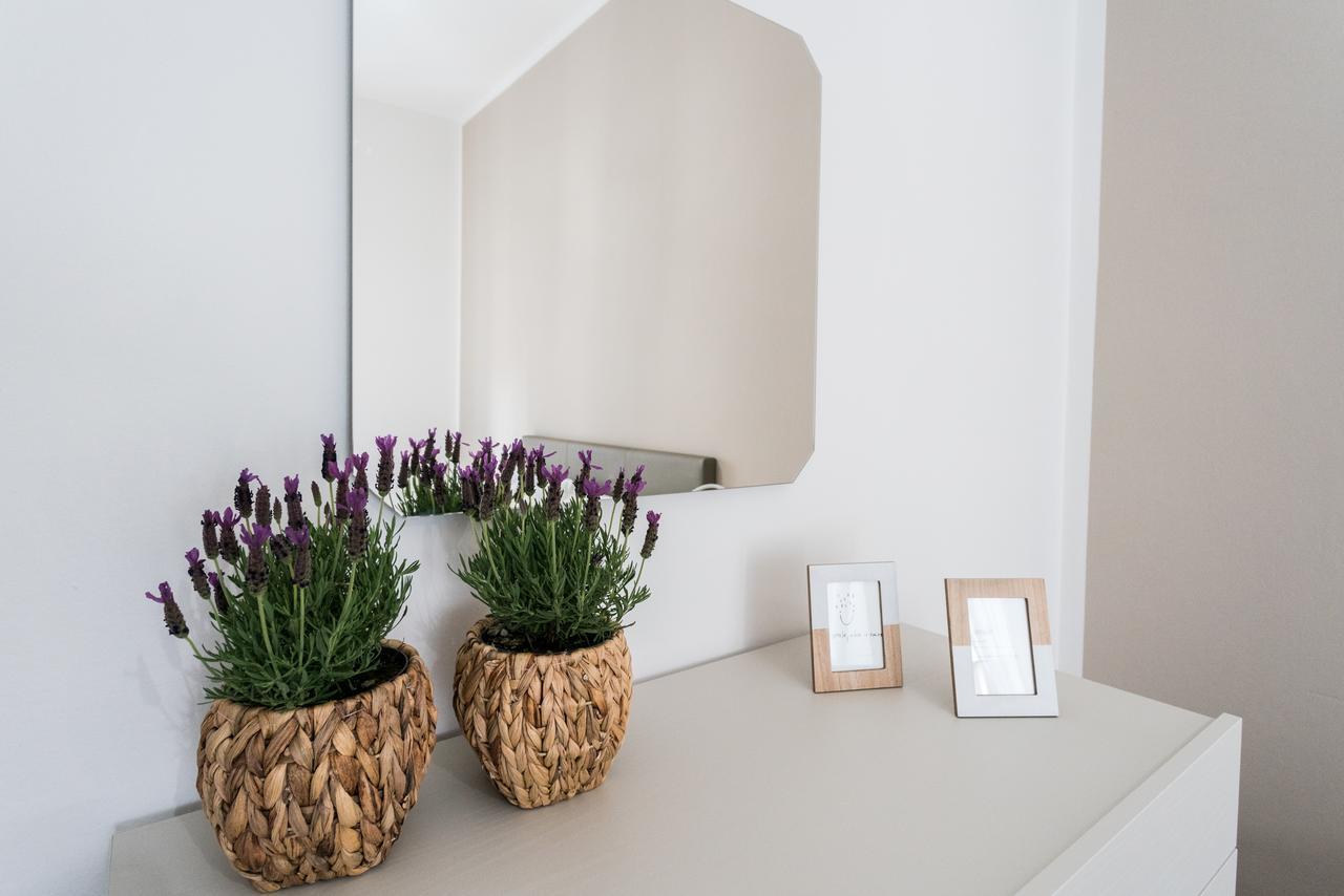 Central & Modern Apartment By Rent All Комо Екстер'єр фото