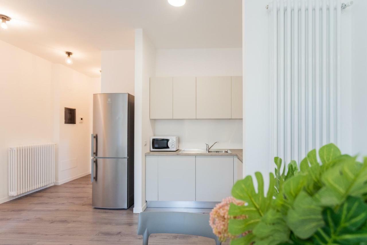 Central & Modern Apartment By Rent All Комо Екстер'єр фото