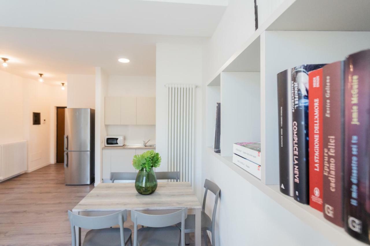 Central & Modern Apartment By Rent All Комо Екстер'єр фото