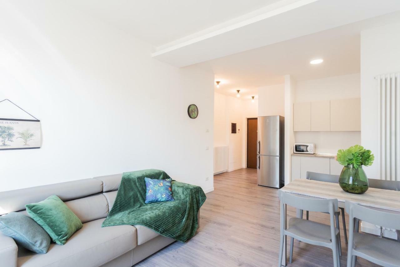 Central & Modern Apartment By Rent All Комо Екстер'єр фото